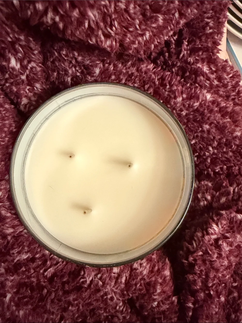 ❤️‍🔥 Bath & Body Works Candle - Sweet Kiwi and Starfruit! 3 wick candle. YUMMY! - Picture 5 of 7